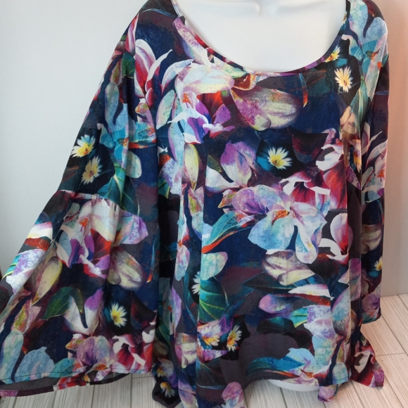 Spense Floral Bell Sleeve Blouse - Picture 2 of 8